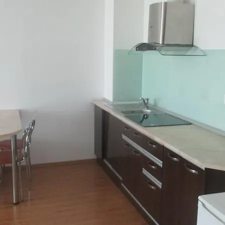 Apartament Floras דירה אפורי נורד